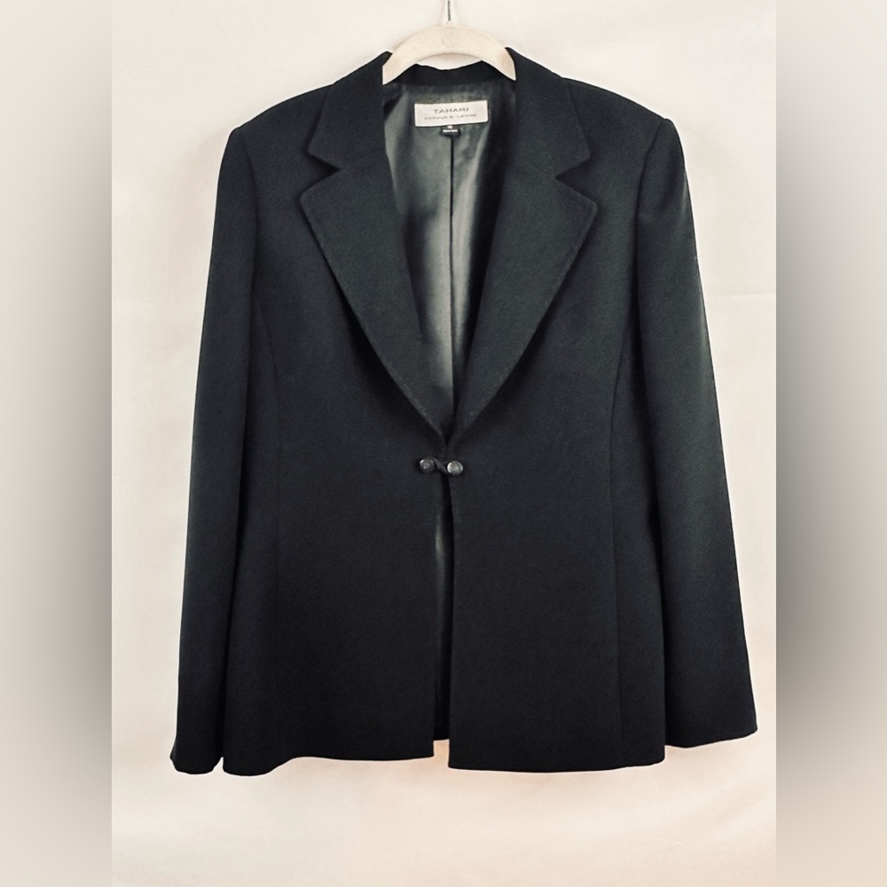 TAHARI Arthur S.Levine Black Suit Coat/Jacket Single  Toggle Front Closu…